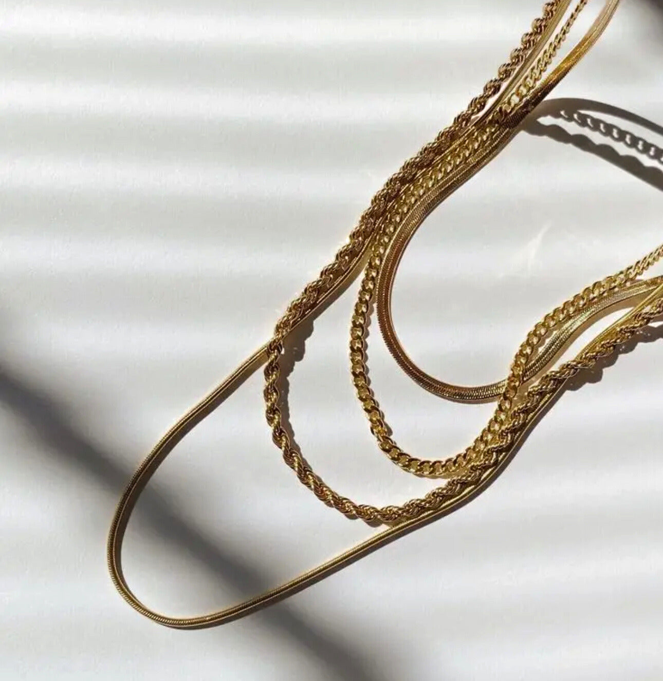 The Thin Snake Necklace