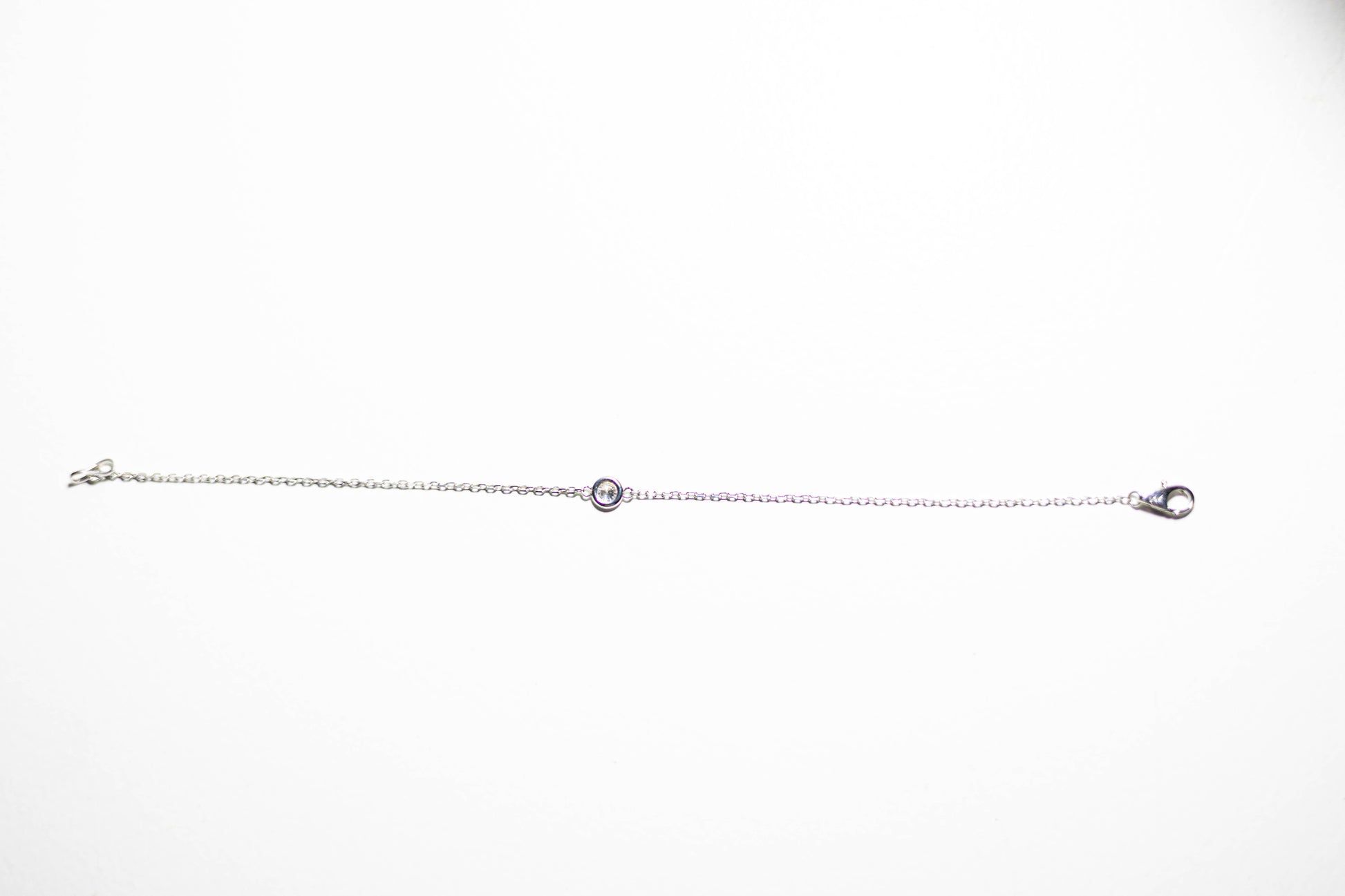 Single diamond bracelet in 14k solid white gold